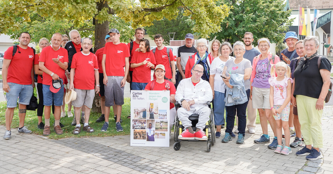 Gruppenfoto nach der Wanderung gegen Hunger. 