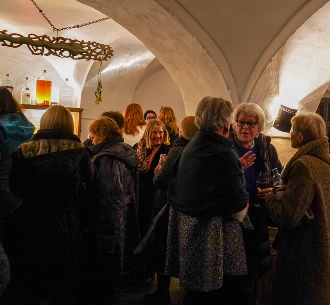 Besucherinnen und Besucher des Konzerts im Orgelbauerhaus.
