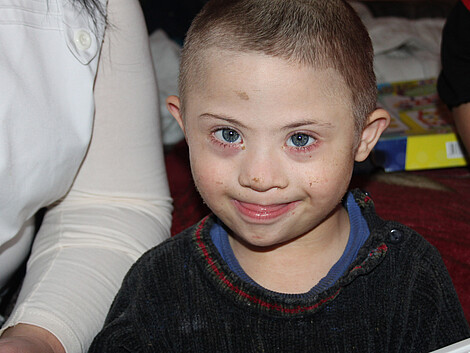 Portrait von Daniel, eines von rund 90 betreuten Kindern des ReHa-Teams in Blaj / Rumänien.
